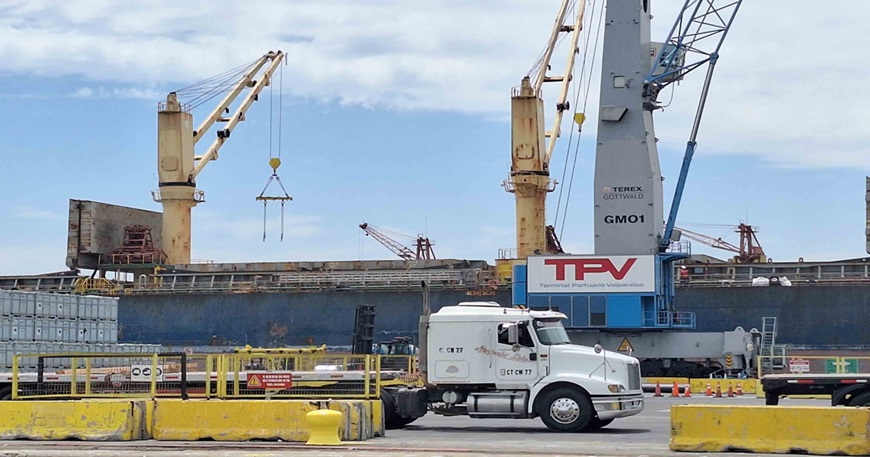 Camioneros entregaron en Cámara de Diputados respaldo a proyecto de ley que establece obligación de pesaje para puertos y generadores de carga